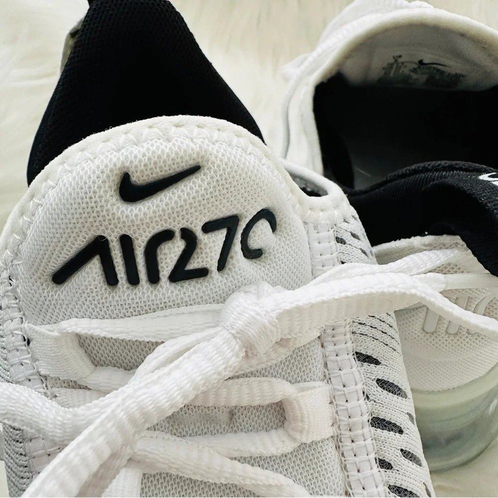 Like New Nike Iconic Air Max 270 Sneakers, size 5